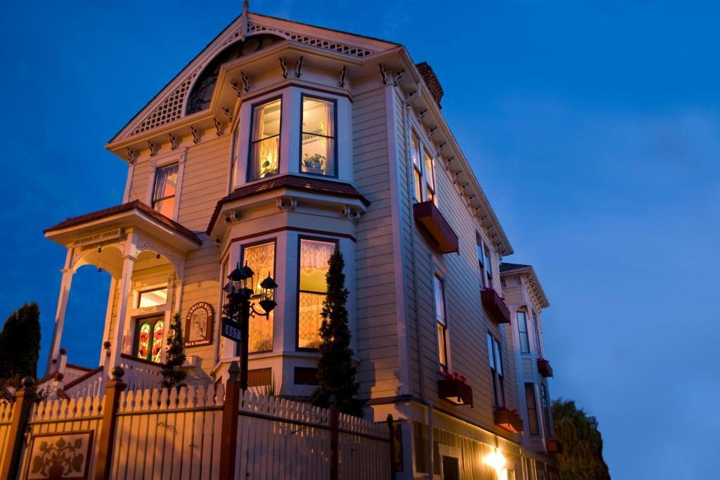 Humboldt House Bed & Breakfast ビクトリア エクステリア 写真